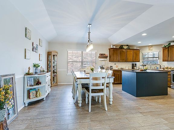 5th image of 3641 Grandview Dr
