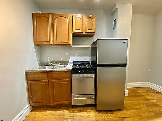 2nd image of 707 Sterling Pl #7R