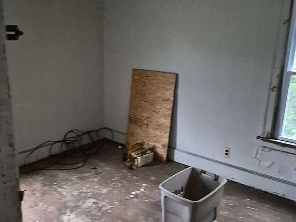 3rd image of 13916 Wisconsin St