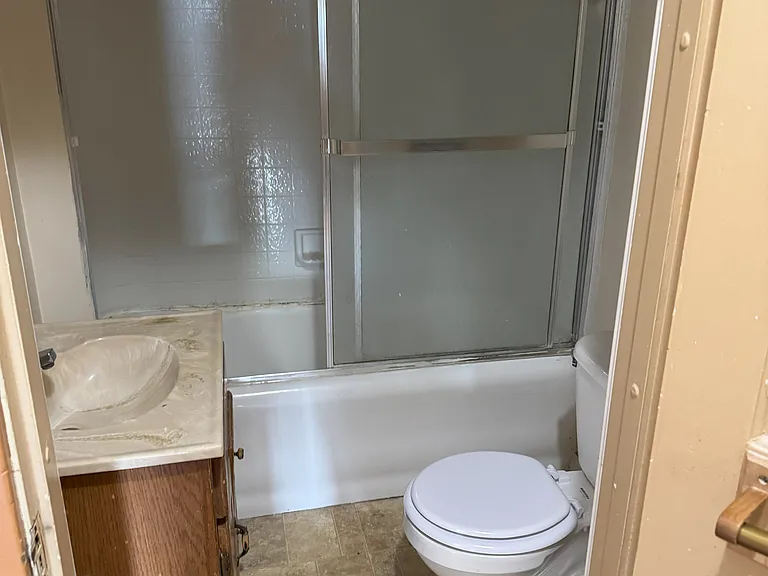 466 W Grand Ave — Photo 7