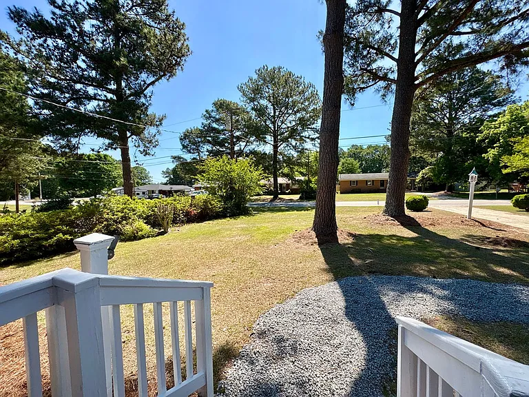 102 N Clarendon Dr — Photo 45