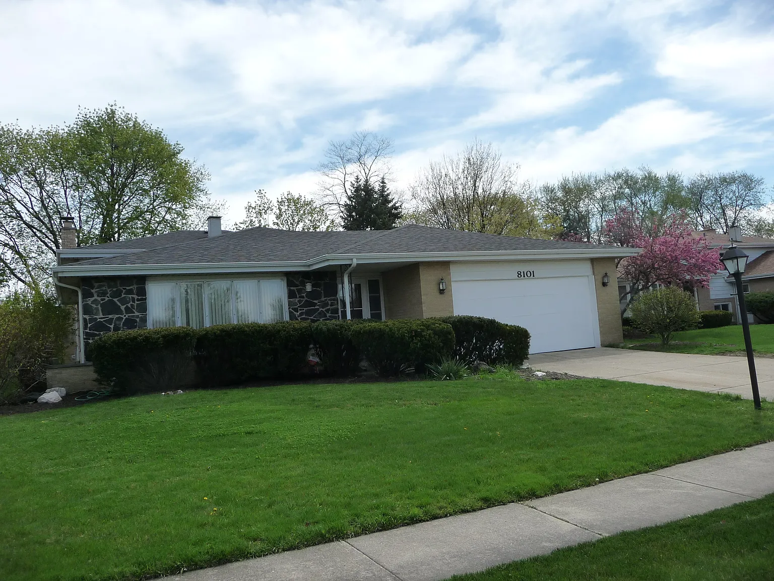 8101 Sawyer Rd photo 1