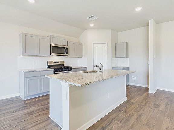 4th image of 338 Crowne Parc Dr