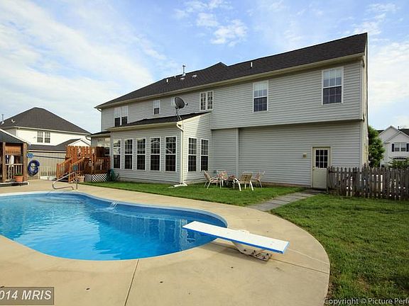 3rd image of 1304 Huntley Cir