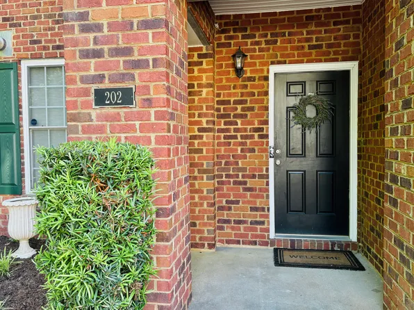 202 Lakeview Cv, Smithfield, VA 23430