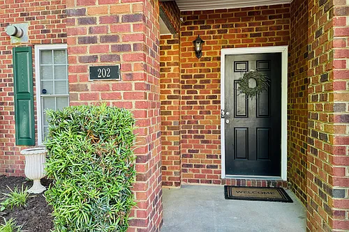 202 Lakeview Cv Photo 1