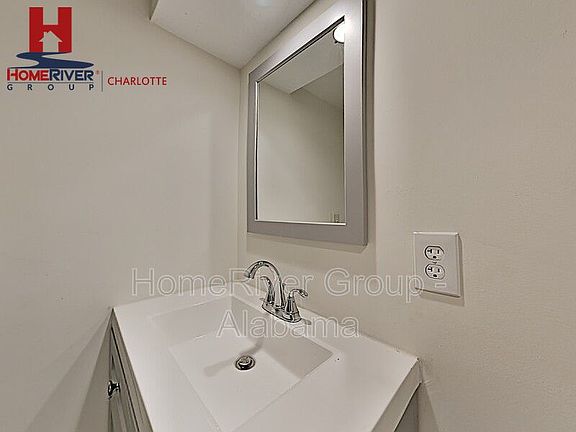 3rd image of 2807 S Calvary St