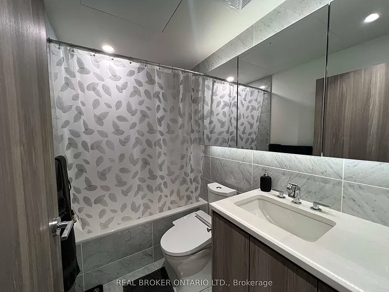 85 McMahon Dr #1008 — Photo 6