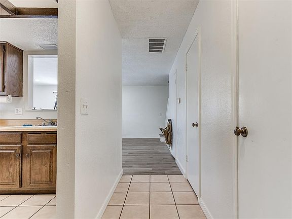 4th image of 6916 Woodlake Dr