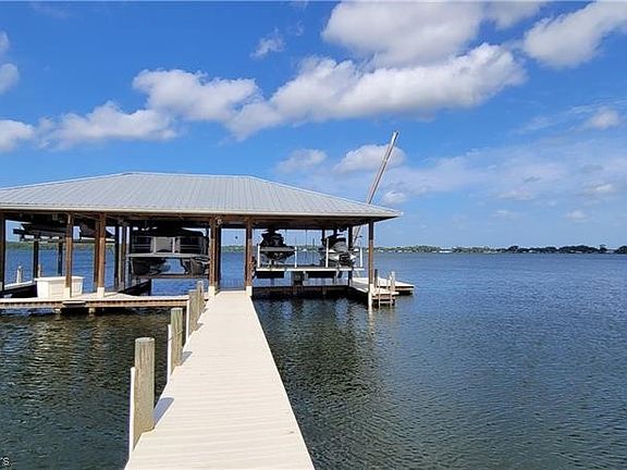 2nd image of 218 Cloverleaf Rd