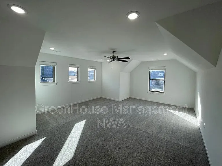 1574 Pershing St — Photo 21
