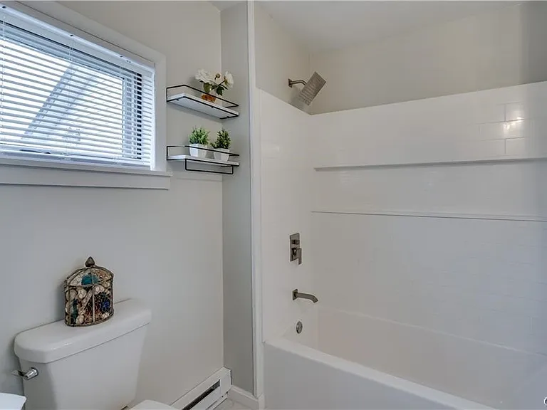 822 Lawrence St — Photo 24