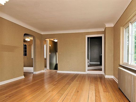 3rd image of 5705 Marmion Ln