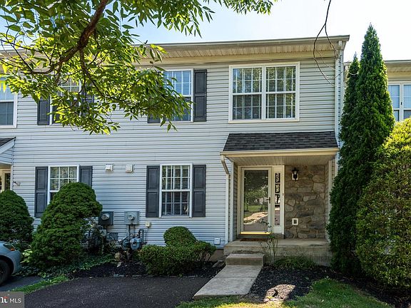 3rd image of 4530 Louise Saint Claire Dr