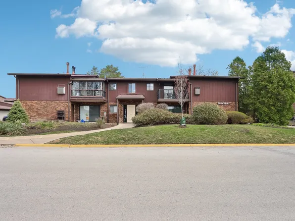 68 Pier Dr APT 102, Westmont, IL 60559