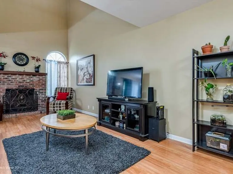 249 Brittany Dr — Photo 14