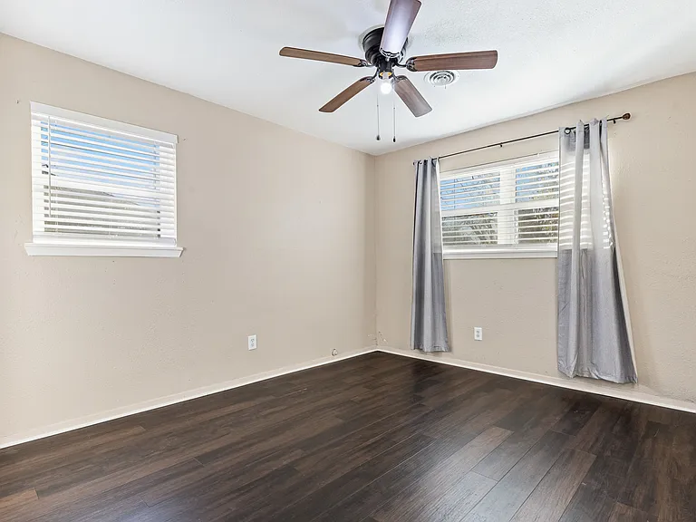 1001 Altamont Dr — Photo 15