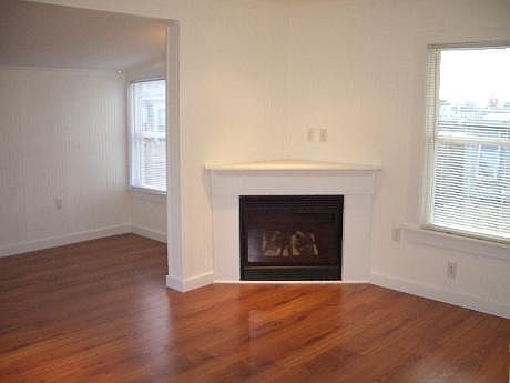 Living area w alcove