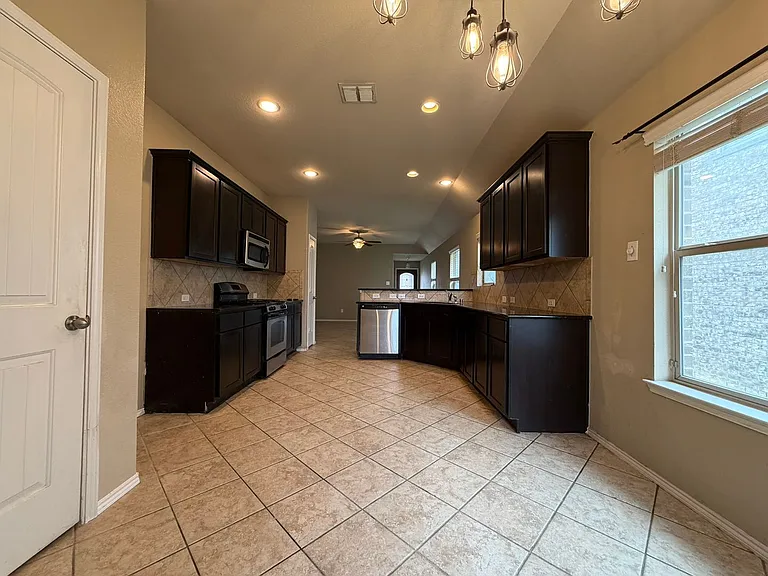 2621 Frisco Wood Dr — Photo 7