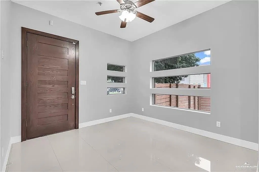 3 bed, 3.0 bath, 1739 sqft, $1,750 — Photo 2