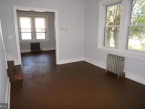 2nd image of 124 Knox St