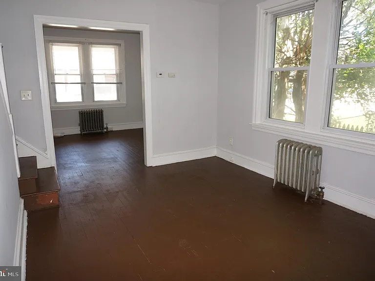 124 Knox St — Photo 2