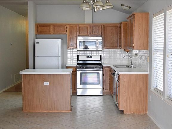 5th image of 14741 Montoro Dr