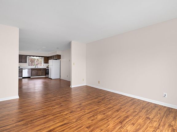 5th image of 107 Angeline Dr #6