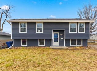 1218 Mayper Dr, Carter Lake, IA 51510