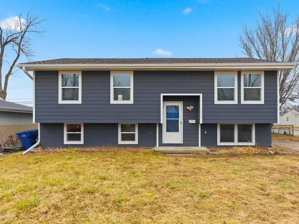 1218 Mayper Dr, Carter Lake, IA 51510