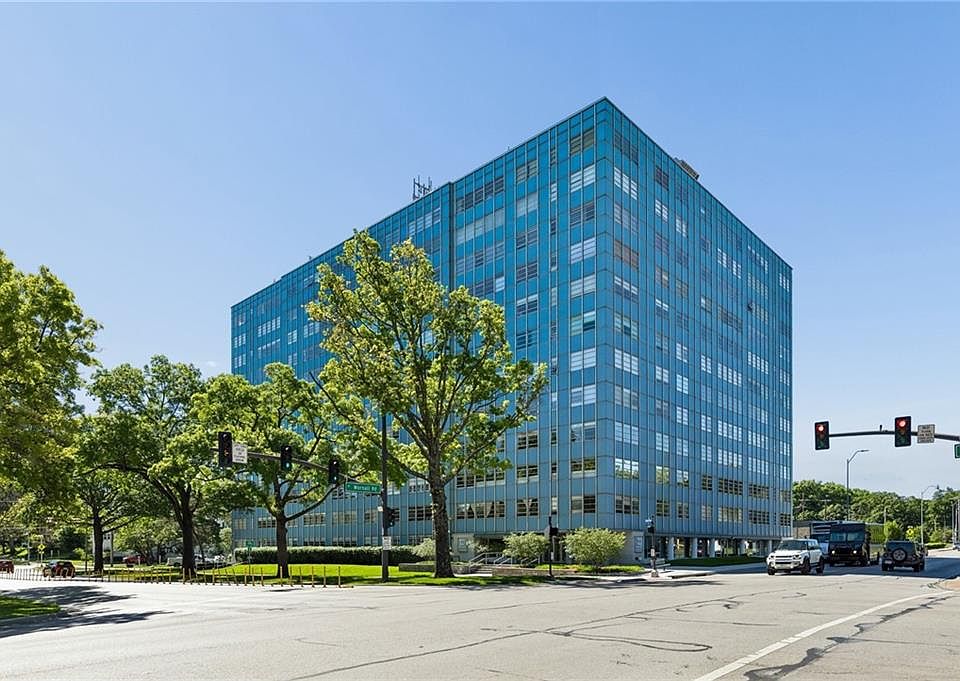 1st image of 333 W Meyer Blvd APT 306