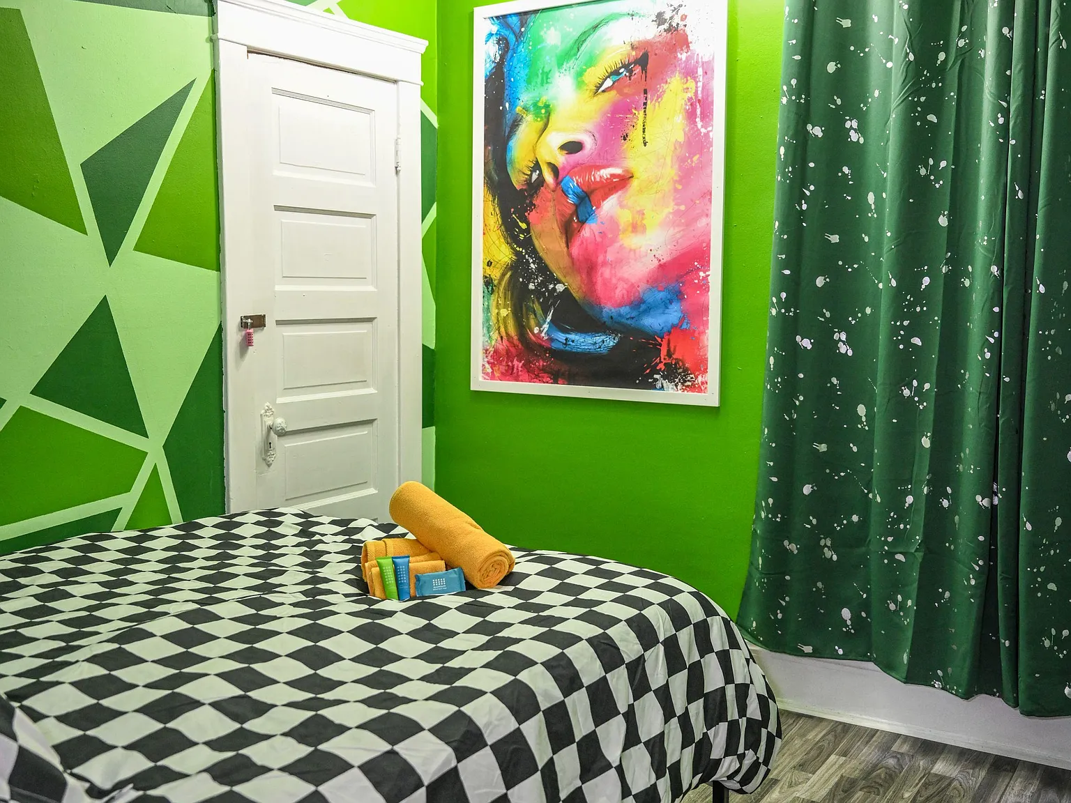 3 bed, 1.0 bath, 700 sqft, $685 — Photo 3