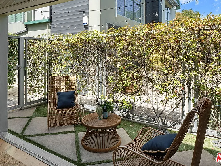512 Brooks Ave #6 — Photo 5