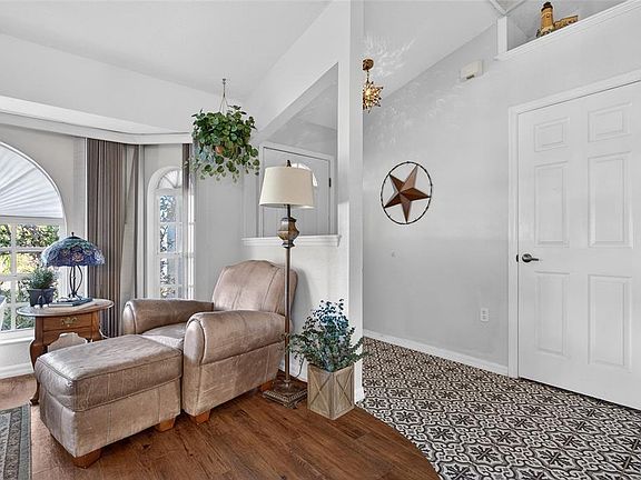 3rd image of 1372 Annette St