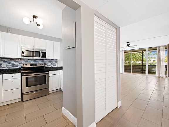 4th image of 113 Royal Park Drive #2h