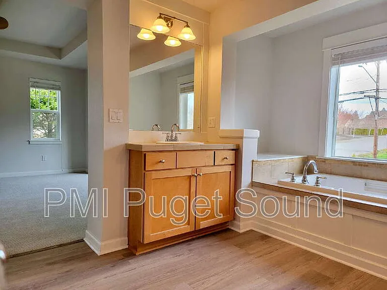 576 Mount Baker Pl NE — Photo 19