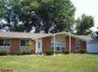 1006 Orchard Lakes Dr, Saint Louis, MO 63146