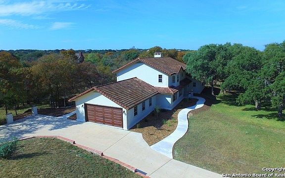 2nd image of 8450 Raintree Woods Dr