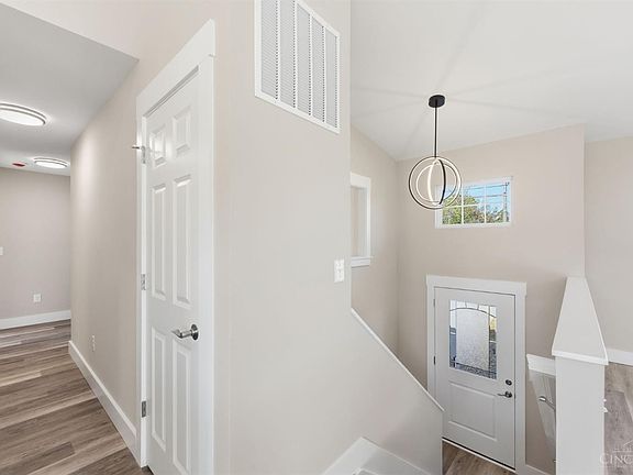 4th image of 1099 Compton Rd