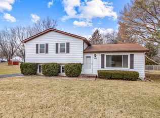 394 Pine Grove Ave, Gurnee, IL 60031