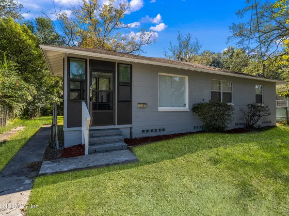 5607 MINOSA Circle E, Jacksonville, FL 32209