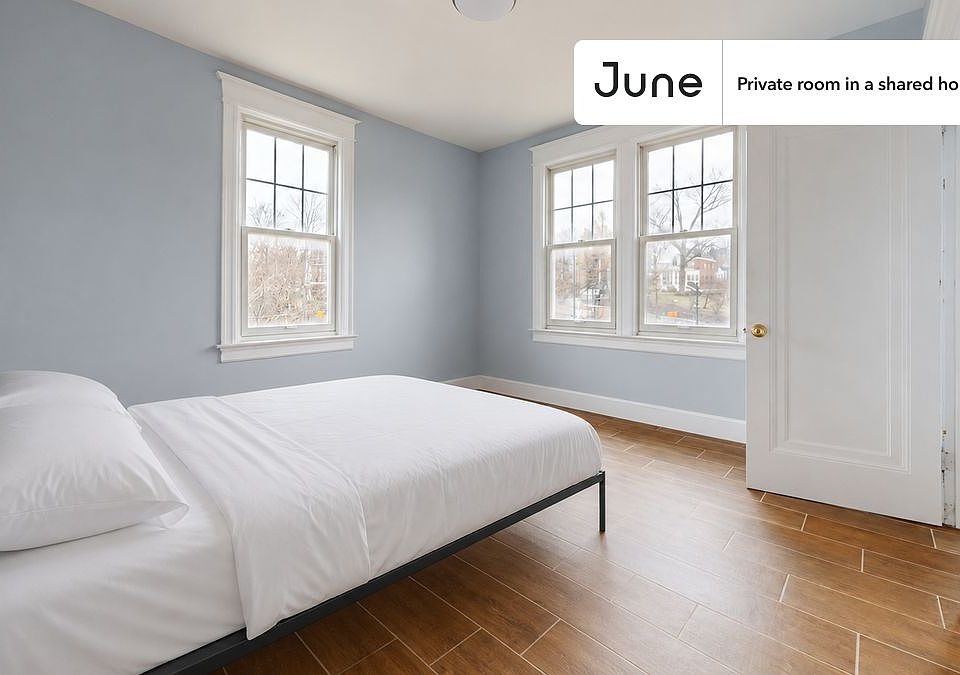 1st image of 2826 Pennsylvania Ave SE #E