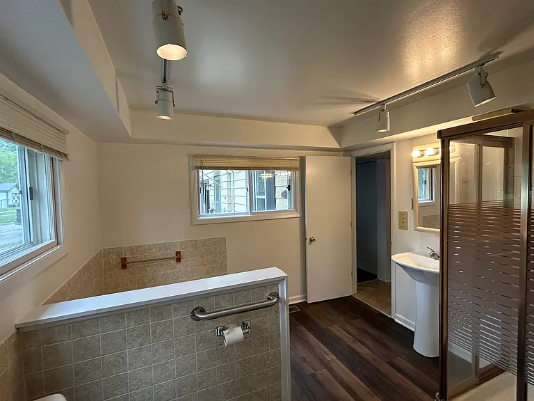 637 W Main St — Photo 9