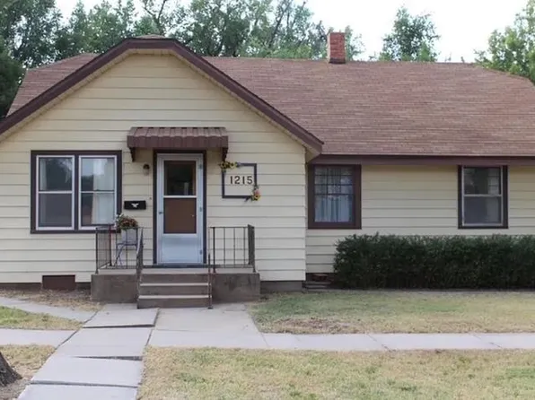 1215 Kansas St, Larned, KS 67550