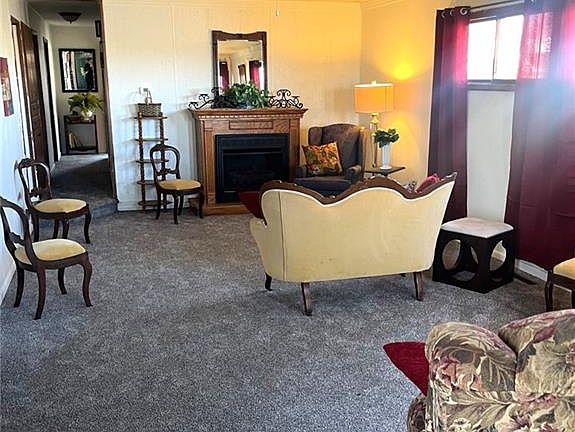 4th image of 1009 W Oak St