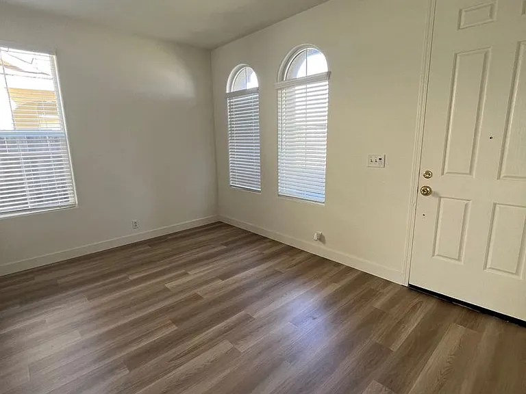 8321 Lewis Ave — Photo 5