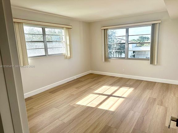 4th image of 4098 Yarmouth E #4098