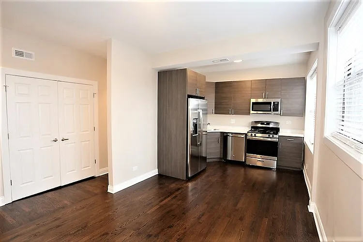2228 N Sawyer Ave #2230-1W — Photo 3