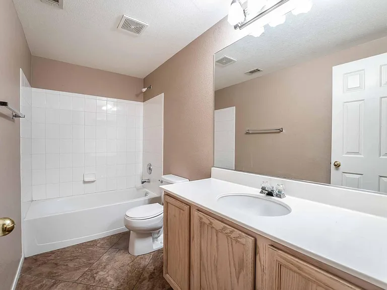 2000 Quartz Cliff St #104 — Photo 22