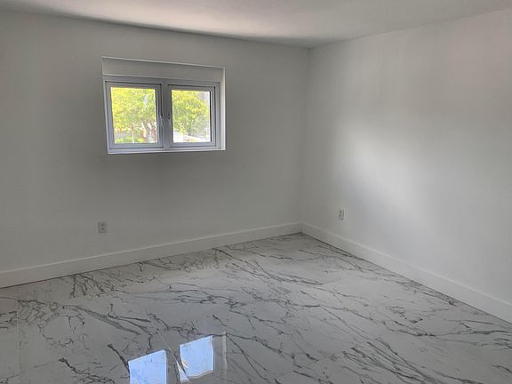 3rd image of 2174 NE 170th St APT 202